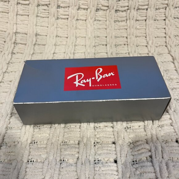 Ray Ban Wayfarer Sunglasses - Picture 5 of 7